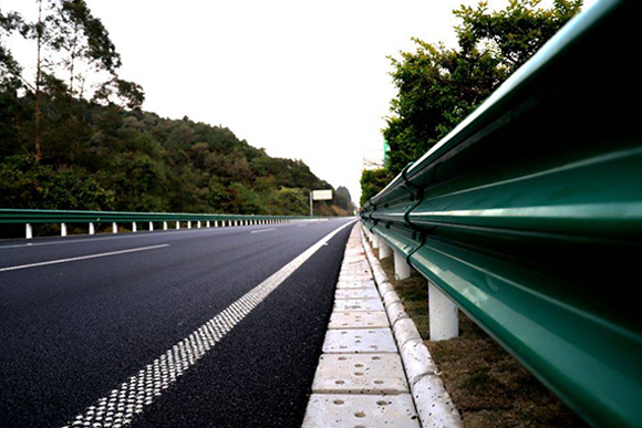 开封高速公路护栏的常用类型