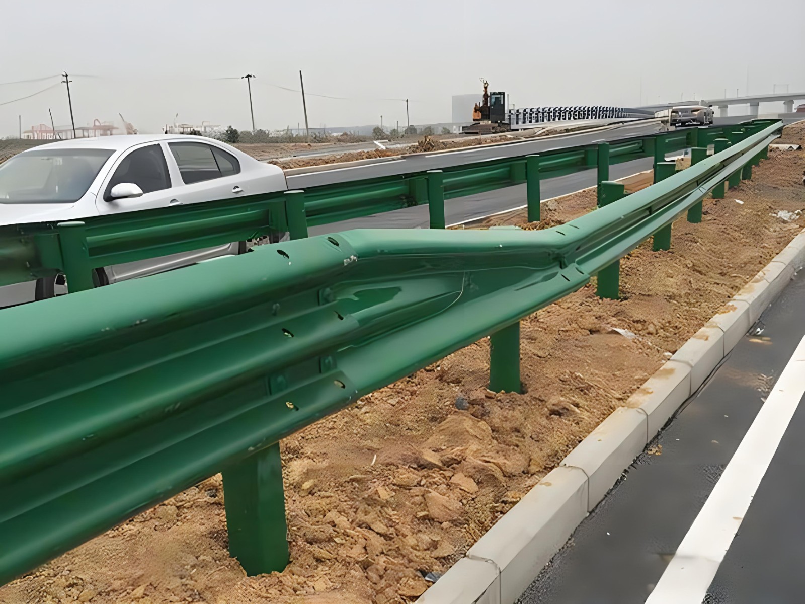 开封高速波形护栏板日常维护方案确保道路安全新举措